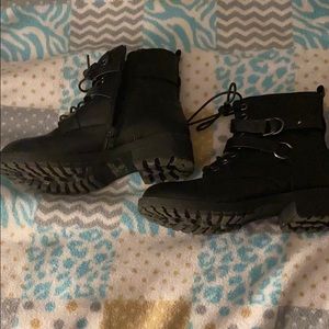 Black ankle boots never worn thick soles.